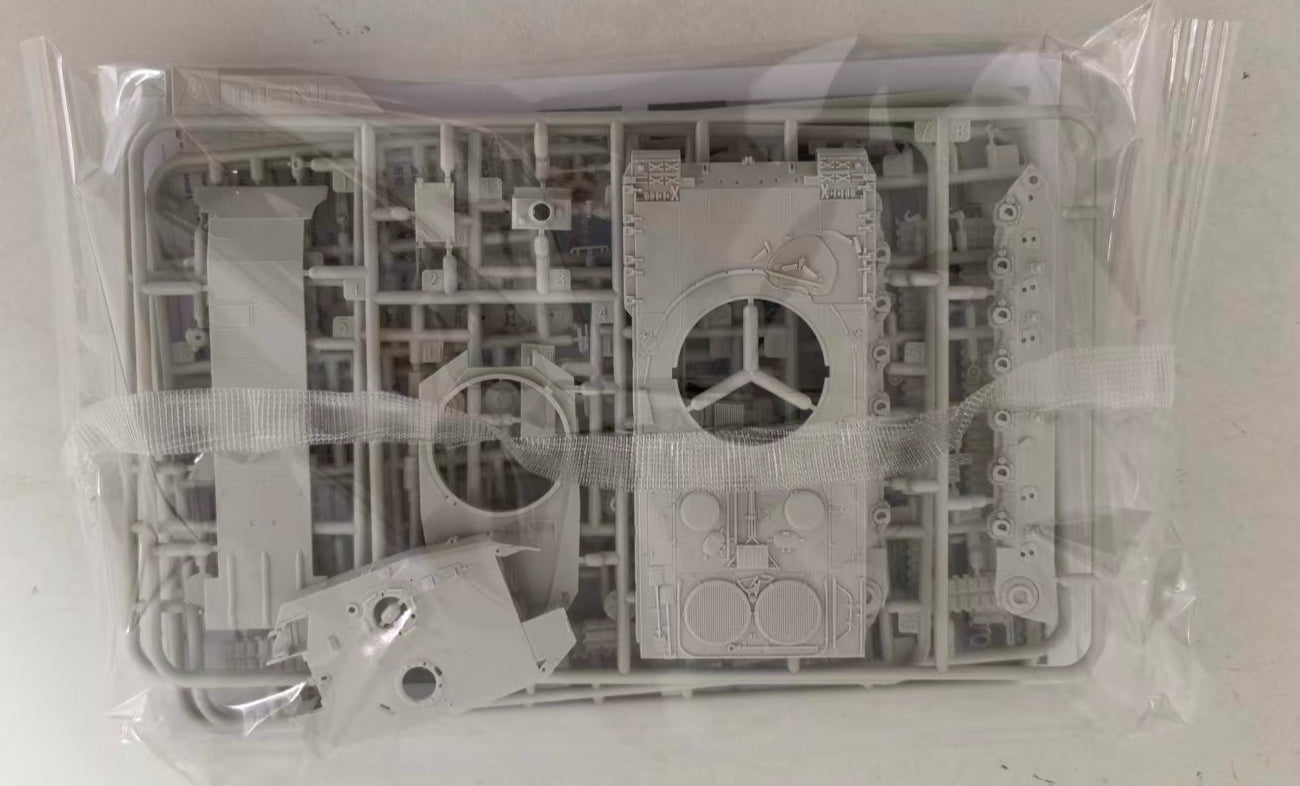 MENG 72-009 1/72 German Main Battle Tank Leopard 2 A4 — detail view 3