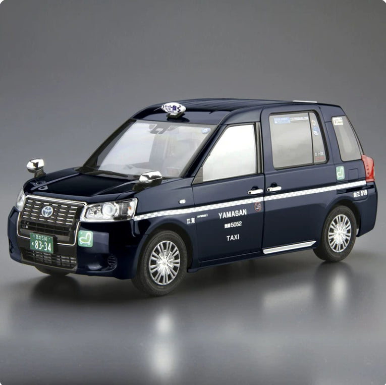 Aoshima AO-05717 1/24 Toyota NTP10 JPN Taxi '17 Checker Cab — scale model kit
