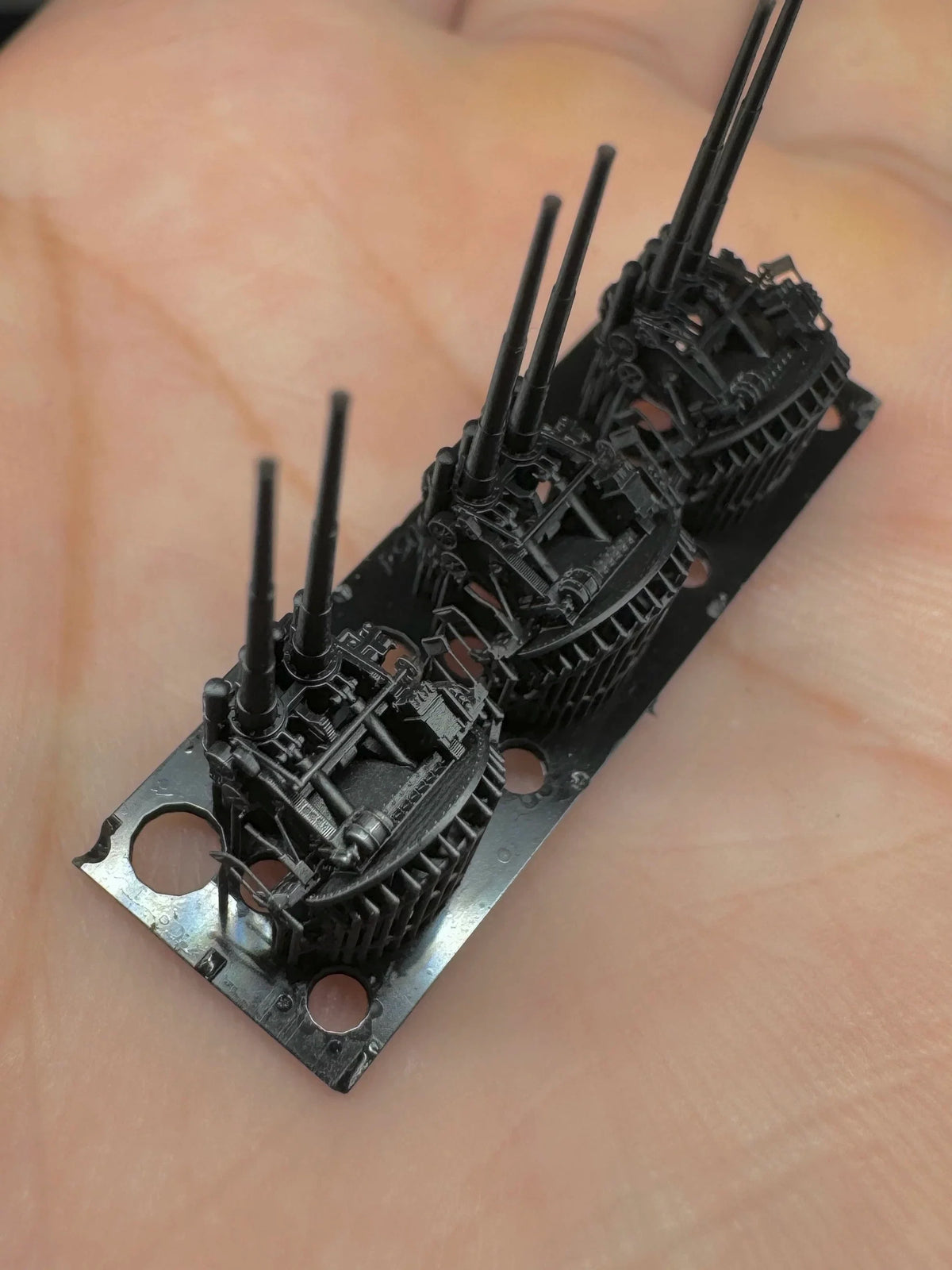 SSMODEL R350054  1/350Proportions Eat orange 120 mm twin anti-aircraft guns — detail view 2