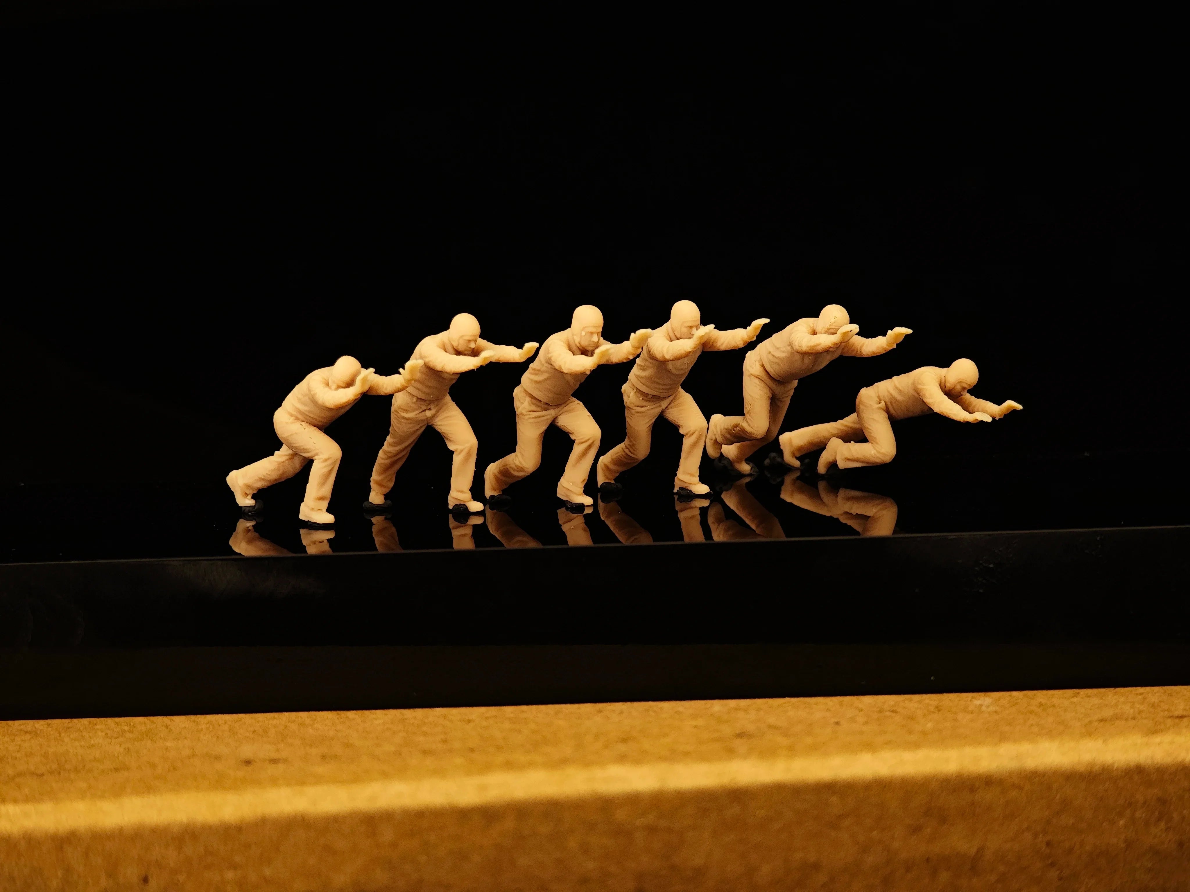 Miniature white model of 6 ground crew members of a US Navy aircraft carrier during WWII LSSNO301 1/35/48/64/72/87/100/144 Secondary image
