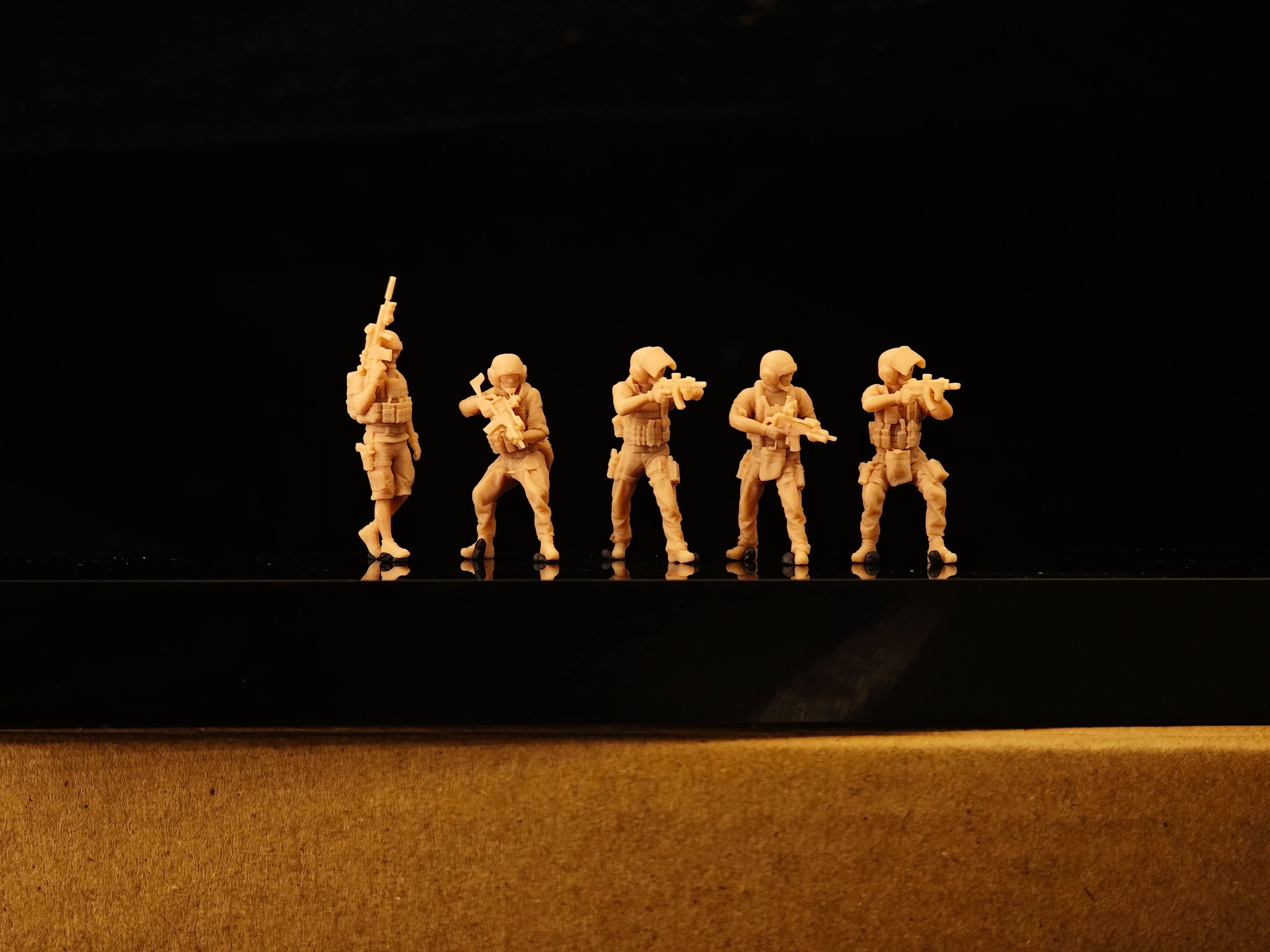 5 members of the German GSG9 special forces LSSNO247 1/35/48/64/72/87/100/144 Secondary image