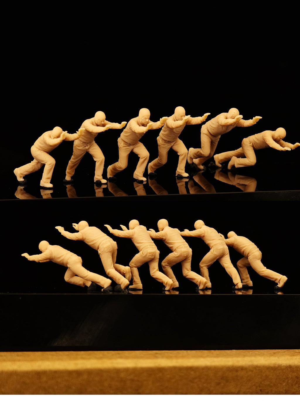 Miniature white model of 6 ground crew members of a US Navy aircraft carrier during WWII LSSNO301 1/35/48/64/72/87/100/144