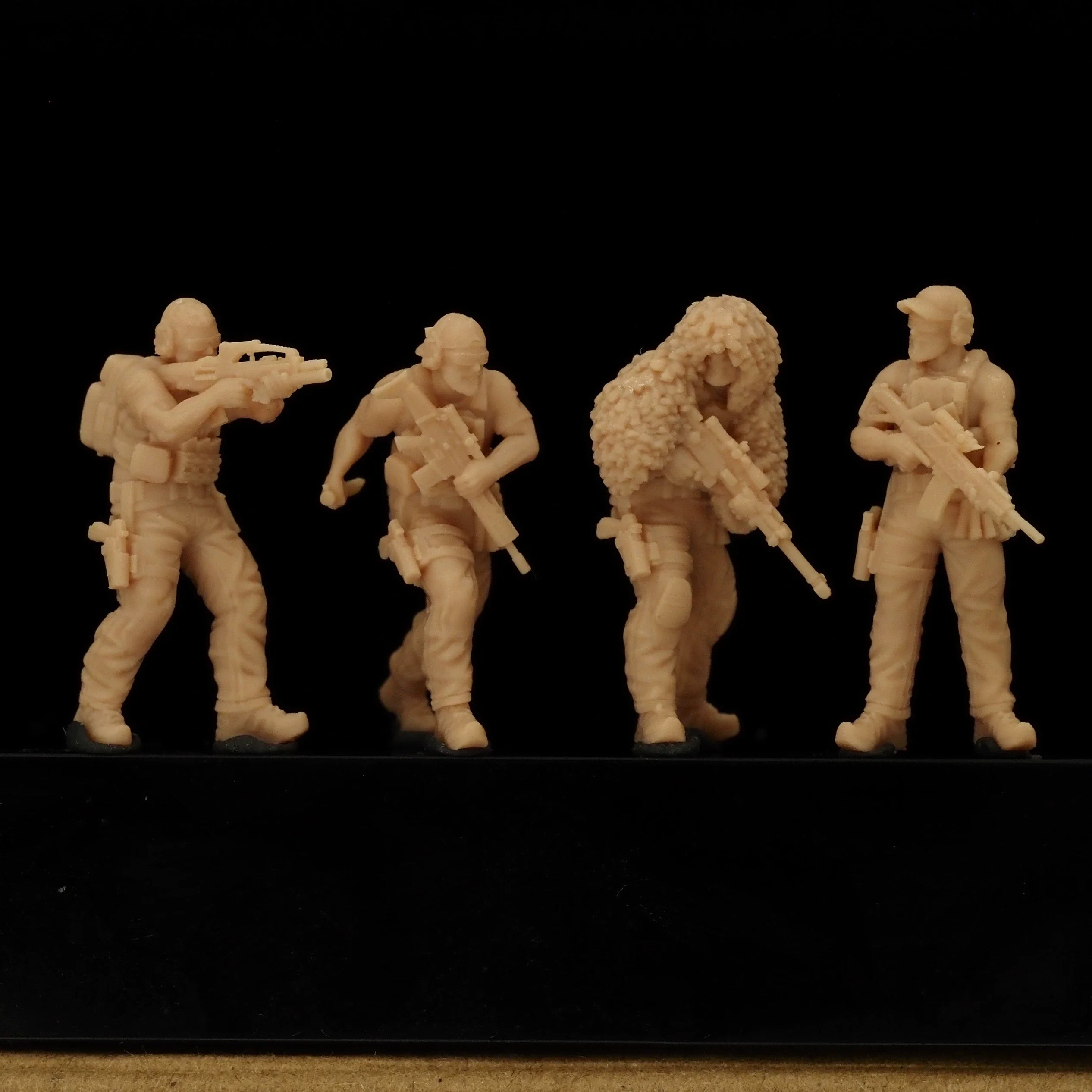 A modern drone team of 5 people LSSNO131 1/35/48/64/72/87/100/144 Secondary image