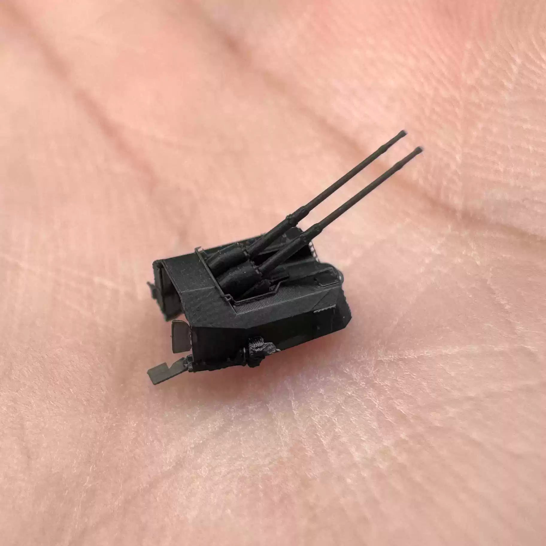 SSMODEL G700002 700 scale German 105mm SK C33 LC/37 double mount — detail view 2