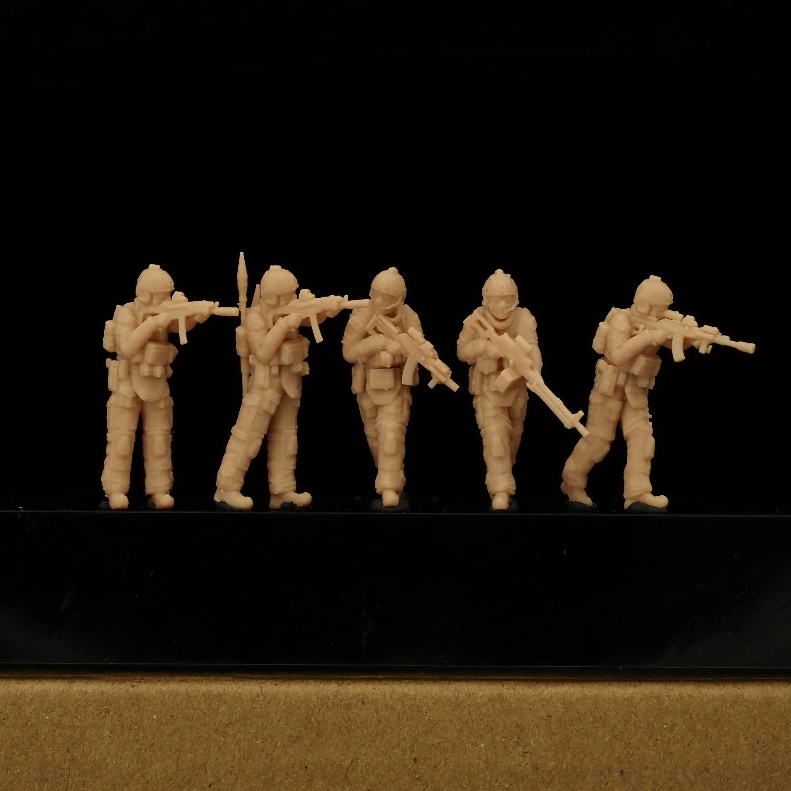 10 people in the modern Russian Federation LSSNO128 1/35/48/64/72/87/100/144 Secondary image