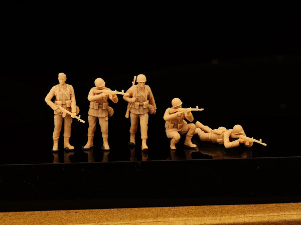 Early West German soldier group of 5 LSSNO244 1/35/48/64/72/87/100/144