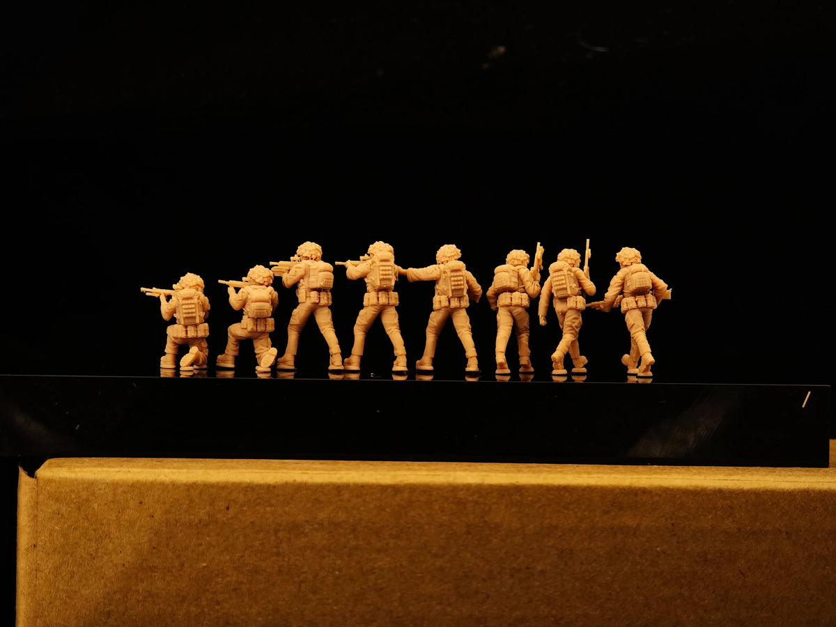 Modern British infantry ① 8 men LSSNO257 1/35/48/64/72/87/100/144 — detail view 3