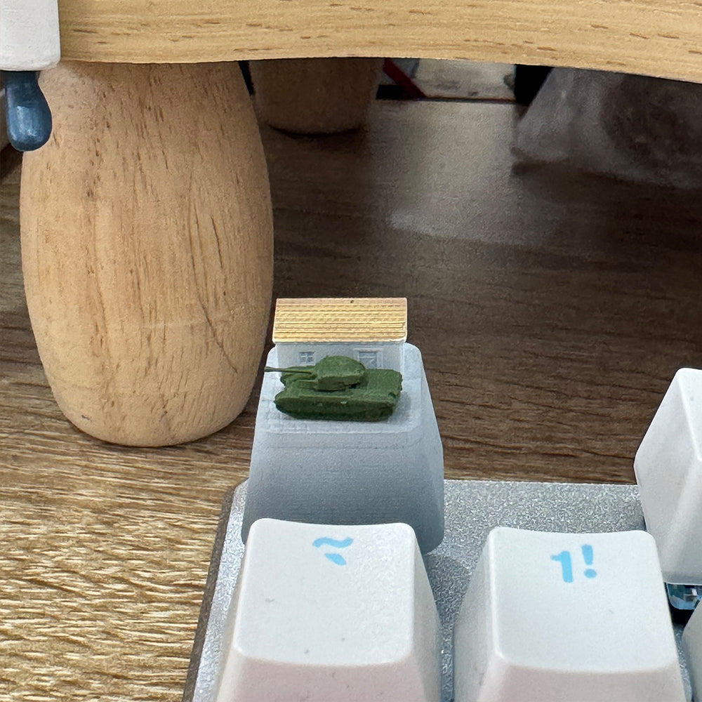 Yao's Studio YP-206I 1/-  Creative Mechanical Keyboard Keycap (Single)  Colored Version with Unique Tank Scene Keycap Secondary image