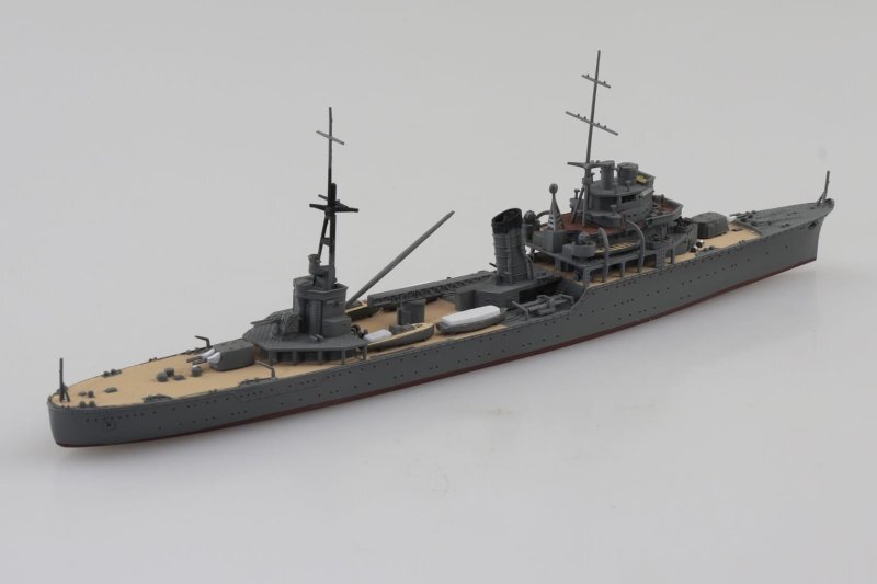 Aoshima AO-06747 1/700 Kit WWII IJN Japanese Light Cruiser Katori — detail view 2