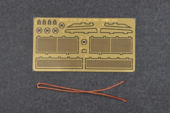 Trumpeter 1/35 05586 Soviet JS-7 Heavy Tank Secondary image