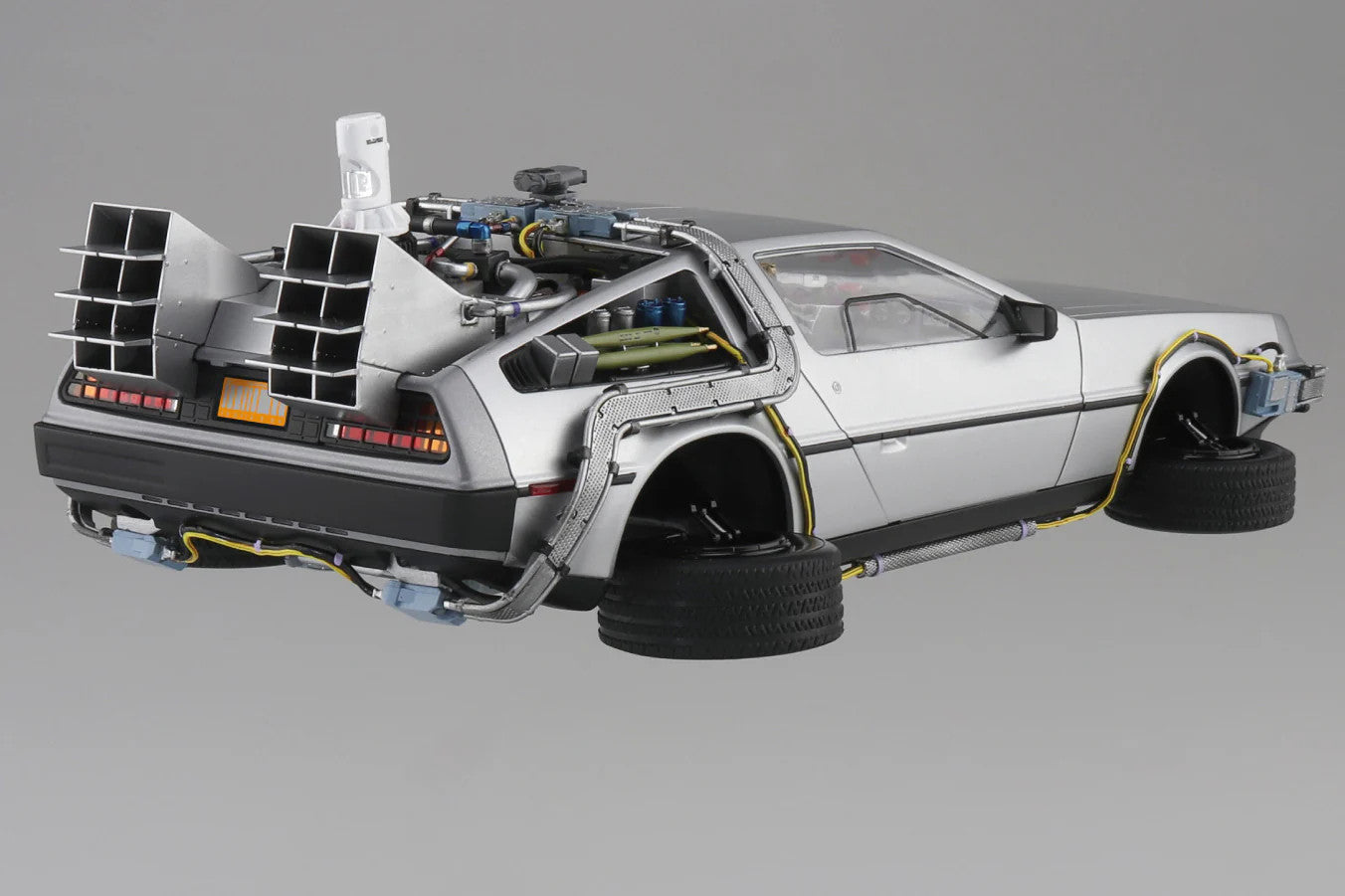 Aoshima AO-06437 1/24 Back to the Future Part II The Time Machine"Delorean" — detail view 2