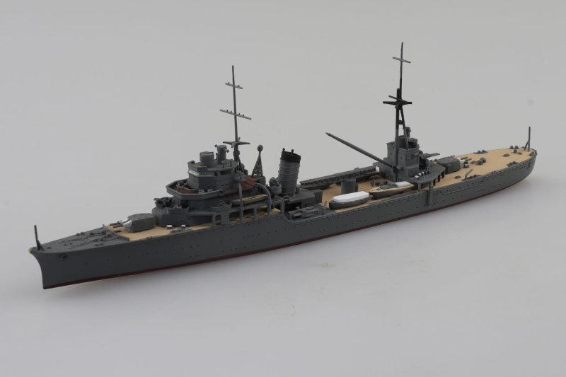 Aoshima AO-06747 1/700 Kit WWII IJN Japanese Light Cruiser Katori — detail view 3