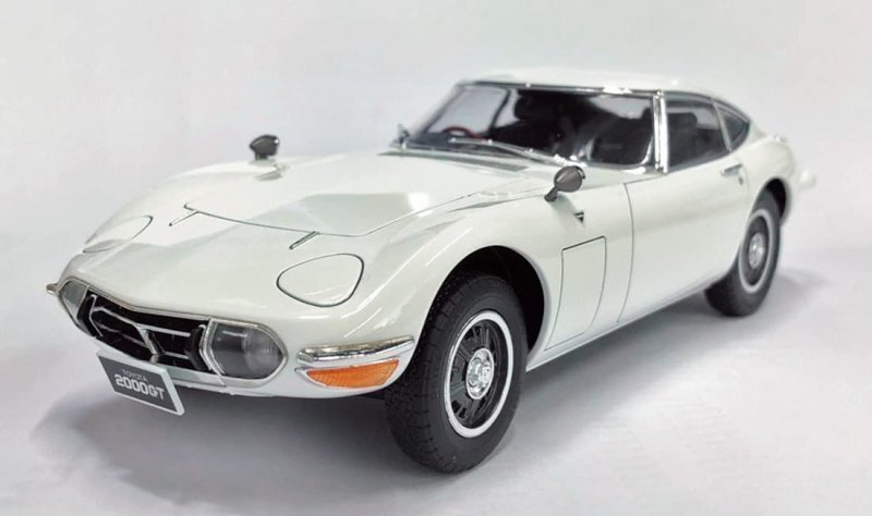 Aoshima AO-05729 1/24 Scale Model Sports Car Kit Toyota MF10 2000GT 1969 — detail view 2